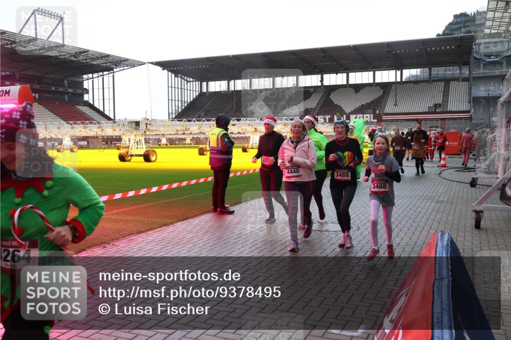 07.12.2025 - St. Pauli X-Mass-Run No. 15 Luisa Fischer http://msf.ph/oto/9378495 07.12.2025 10:30:06 Ziel 264, 425, 4440, 3469, 3468, 10, 423, 426, 450, 458, 1039, 1090, 1091, 1198, 1201, 1204, 1209, 1373, 1548, 1550, 1669, 1677, 1842, 2001, 2878, 3080, 3115, 3468, 3469, 3470, 3494, 3497, 3516, 3517, 4007, 4009, 4126, 4264, 4266, 4293, 4296, 4440, 4472, 4476, 4531, 4533, 4534, 4546, 4695 meine-sportfotos.de