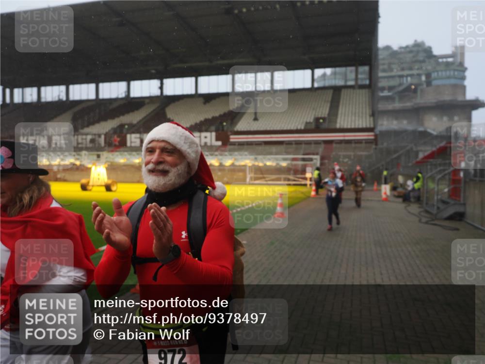 07.12.2025 - St. Pauli X-Mass-Run No. 15 Fabian Wolf http://msf.ph/oto/9378497 07.12.2025 10:07:00 Ziel 217, 366, 421, 792, 867, 972, 975, 1007, 1103, 1505, 1572, 1735, 1736, 2129, 3189, 3945, 4354, 4735, 4738 meine-sportfotos.de