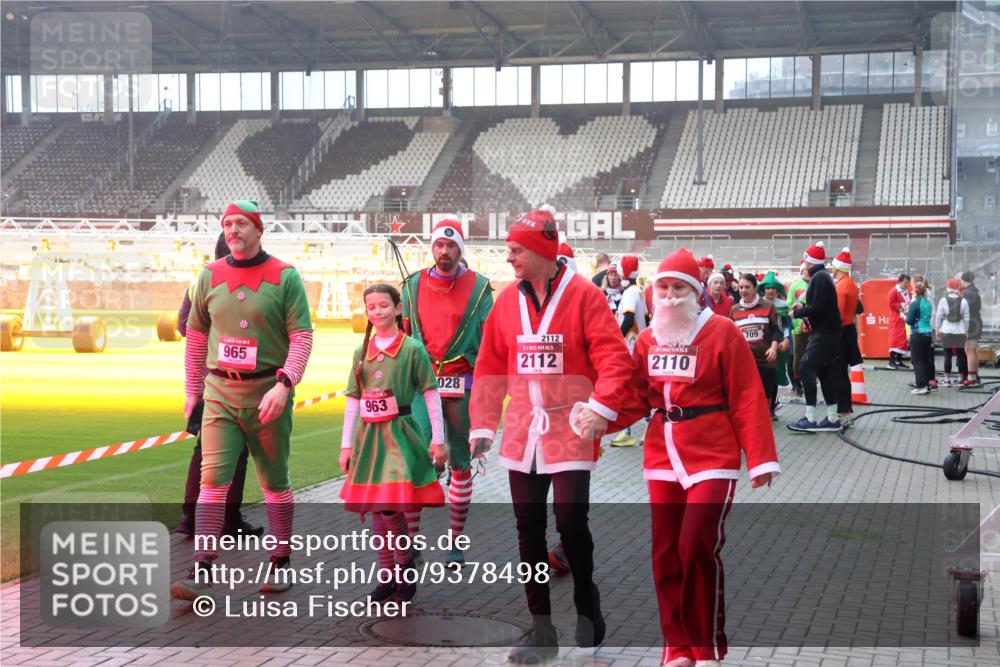 07.12.2025 - St. Pauli X-Mass-Run No. 15 Luisa Fischer http://msf.ph/oto/9378498 07.12.2025 10:04:51 Ziel 965, 963, 028, 2112, 2112, 5, 2110, 709, 113, 709, 713, 1027, 1028, 1291, 1302, 1522, 1701, 1712, 1738, 1871, 1906, 2454, 2569, 2570, 3188, 3198, 3340, 3359, 3477, 3894, 3911, 4080, 4553, 4557, 4673 meine-sportfotos.de