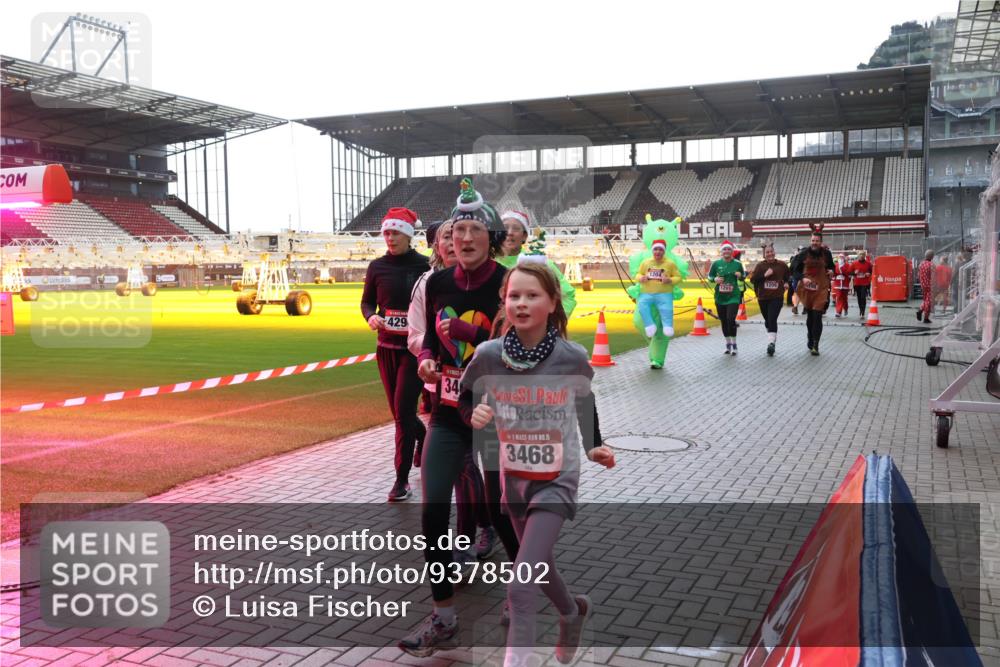 07.12.2025 - St. Pauli X-Mass-Run No. 15 Luisa Fischer http://msf.ph/oto/9378502 07.12.2025 10:30:07 Ziel 429, 34, 15, 3468, 1204, 1201, 1200, 10, 423, 426, 450, 458, 1039, 1090, 1091, 1198, 1201, 1204, 1209, 1373, 1548, 1550, 1669, 1677, 1842, 2001, 2878, 3080, 3115, 3468, 3469, 3470, 3494, 3497, 3516, 3517, 4007, 4009, 4126, 4264, 4266, 4293, 4296, 4440, 4472, 4476, 4531, 4533, 4534, 4546, 4695 meine-sportfotos.de