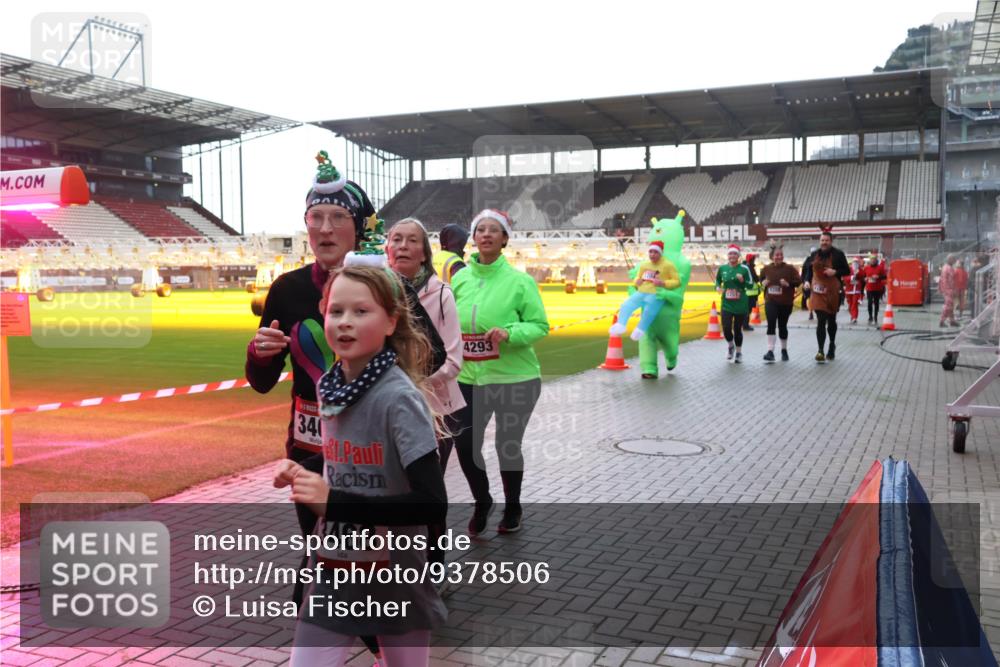 07.12.2025 - St. Pauli X-Mass-Run No. 15 Luisa Fischer http://msf.ph/oto/9378506 07.12.2025 10:30:08 Ziel 34, 3468, 4293, 1204, 10, 423, 426, 450, 458, 1039, 1090, 1091, 1198, 1201, 1204, 1209, 1373, 1548, 1550, 1669, 1677, 1842, 2001, 2878, 3080, 3115, 3468, 3469, 3470, 3494, 3497, 3516, 3517, 4007, 4009, 4126, 4264, 4266, 4293, 4296, 4440, 4472, 4476, 4531, 4533, 4534, 4546, 4695 meine-sportfotos.de