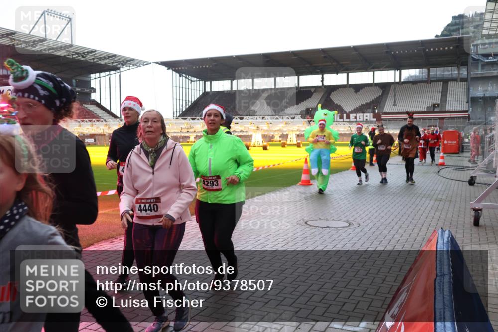 07.12.2025 - St. Pauli X-Mass-Run No. 15 Luisa Fischer http://msf.ph/oto/9378507 07.12.2025 10:30:08 Ziel 5, 4440, 4293, 1200, 10, 423, 426, 450, 458, 1039, 1090, 1091, 1198, 1201, 1204, 1209, 1373, 1548, 1550, 1669, 1677, 1842, 2001, 2878, 3080, 3115, 3468, 3469, 3470, 3494, 3497, 3516, 3517, 4007, 4009, 4126, 4264, 4266, 4293, 4296, 4440, 4472, 4476, 4531, 4533, 4534, 4546, 4695 meine-sportfotos.de