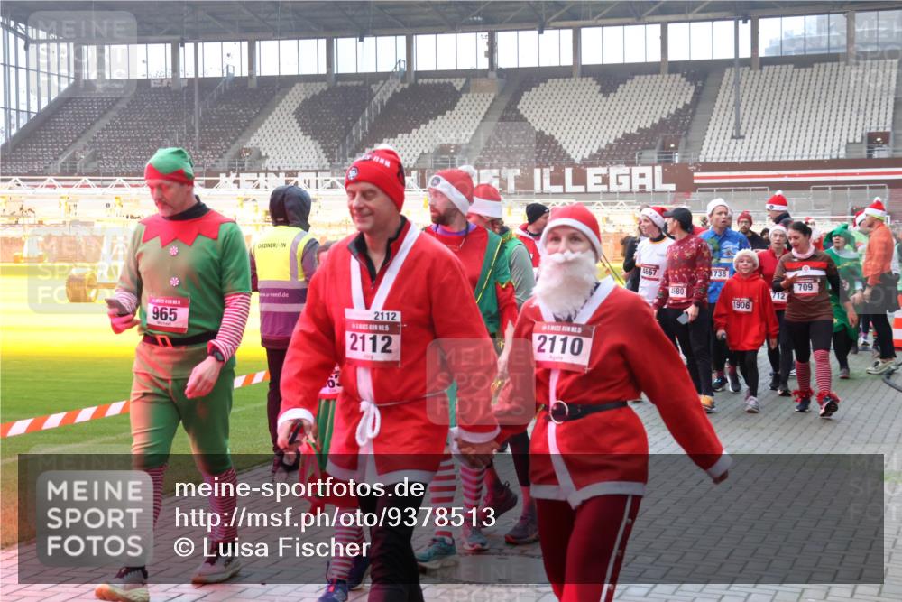 07.12.2025 - St. Pauli X-Mass-Run No. 15 Luisa Fischer http://msf.ph/oto/9378513 07.12.2025 10:04:52 Ziel 965, 63, 2112, 2112, 2110, 4667, 1738, 4680, 709, 712, 1906, 113, 709, 713, 1291, 1302, 1522, 1701, 1712, 1738, 1871, 1906, 2454, 2569, 2570, 3188, 3198, 3340, 3477, 3894, 3911, 4080, 4553, 4557, 4673 meine-sportfotos.de