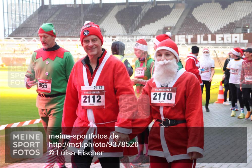 07.12.2025 - St. Pauli X-Mass-Run No. 15 Luisa Fischer http://msf.ph/oto/9378520 07.12.2025 10:04:53 Ziel 15, 965, 2112, 15, 2112, 1027, 15, 2110, 1667, 4680, 113, 709, 713, 1291, 1302, 1522, 1701, 1712, 1738, 1871, 1906, 2454, 2569, 2570, 3188, 3477, 3894, 3911, 4080, 4553, 4557, 4673 meine-sportfotos.de