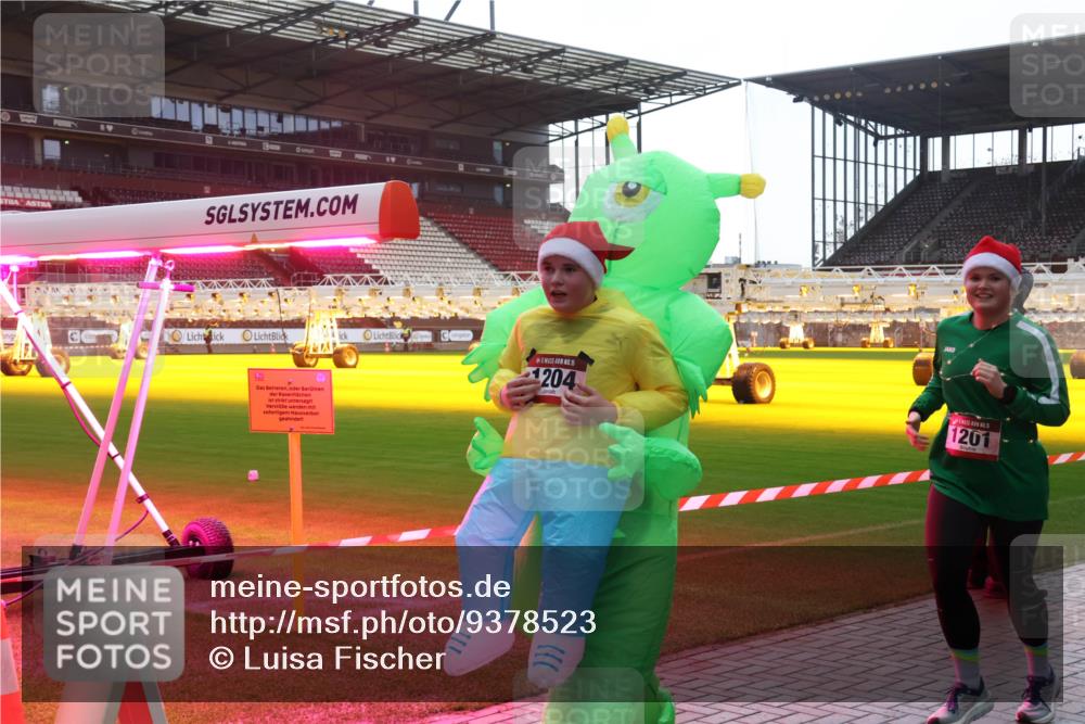 07.12.2025 - St. Pauli X-Mass-Run No. 15 Luisa Fischer http://msf.ph/oto/9378523 07.12.2025 10:30:12 Ziel 15, 1204, 1201, 10, 423, 426, 450, 458, 1039, 1090, 1091, 1198, 1201, 1204, 1209, 1373, 1548, 1550, 1669, 1677, 1842, 2001, 2369, 2878, 3080, 3115, 3468, 3469, 3470, 3494, 3497, 3516, 3517, 4007, 4009, 4126, 4264, 4266, 4293, 4296, 4440, 4472, 4476, 4531, 4533, 4534, 4546, 4695 meine-sportfotos.de
