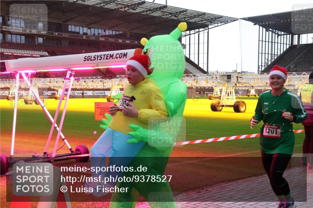 07.12.2025 - St. Pauli X-Mass-Run No. 15 Luisa Fischer http://msf.ph/oto/9378527 07.12.2025 10:30:12 Ziel 204, 111, 1201, 10, 423, 426, 450, 458, 1039, 1090, 1091, 1198, 1201, 1204, 1209, 1373, 1548, 1550, 1669, 1677, 1842, 2001, 2369, 2878, 3080, 3115, 3468, 3469, 3470, 3494, 3497, 3516, 3517, 4007, 4009, 4126, 4264, 4266, 4293, 4296, 4440, 4472, 4476, 4531, 4533, 4534, 4546, 4695 meine-sportfotos.de