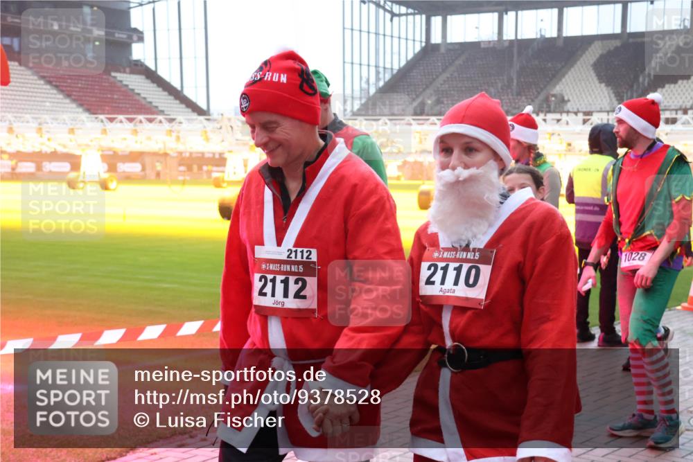 07.12.2025 - St. Pauli X-Mass-Run No. 15 Luisa Fischer http://msf.ph/oto/9378528 07.12.2025 10:04:54 Ziel 2112, 15, 2112, 15, 2110, 9, 1028, 113, 709, 713, 1291, 1302, 1522, 1701, 1712, 1738, 1871, 1906, 2454, 2569, 2570, 3188, 3477, 3894, 3911, 4080, 4553, 4557, 4673 meine-sportfotos.de