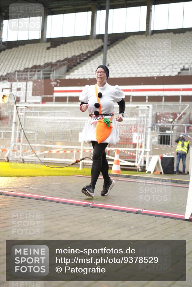 07.12.2025 - St. Pauli X-Mass-Run No. 15 Patografie http://msf.ph/oto/9378529 07.12.2025 10:10:39 Ziel 550, 964, 1768, 4885 meine-sportfotos.de