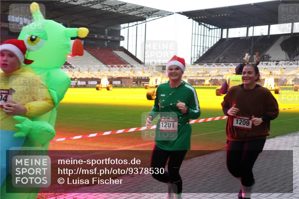 07.12.2025 - St. Pauli X-Mass-Run No. 15 Luisa Fischer http://msf.ph/oto/9378530 07.12.2025 10:30:12 Ziel 1115, 04, 1201, 1209, 10, 423, 426, 450, 458, 1039, 1090, 1091, 1198, 1201, 1204, 1209, 1373, 1548, 1550, 1669, 1677, 1842, 2001, 2369, 2878, 3080, 3115, 3468, 3469, 3470, 3494, 3497, 3516, 3517, 4007, 4009, 4126, 4264, 4266, 4293, 4296, 4440, 4472, 4476, 4531, 4533, 4534, 4546, 4695 meine-sportfotos.de