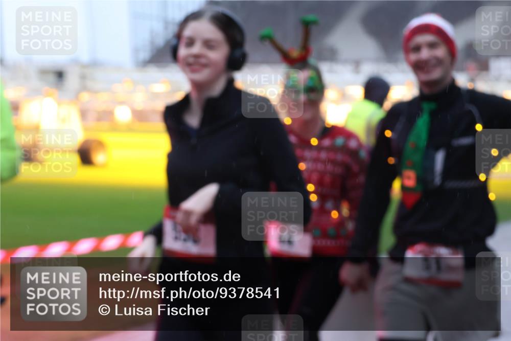 07.12.2025 - St. Pauli X-Mass-Run No. 15 Luisa Fischer http://msf.ph/oto/9378541 07.12.2025 11:09:44 Ziel 44, 51, 59, 66, 266, 330, 335, 338, 341, 495, 496, 558, 619, 971, 1084, 1110, 1136, 1138, 1140, 1205, 1211, 1260, 1463, 1477, 1502, 1511, 1574, 1579, 1582, 1641, 1851, 1870, 1945, 1974, 2042, 2070, 2879, 2898, 3151, 4190, 4191 meine-sportfotos.de