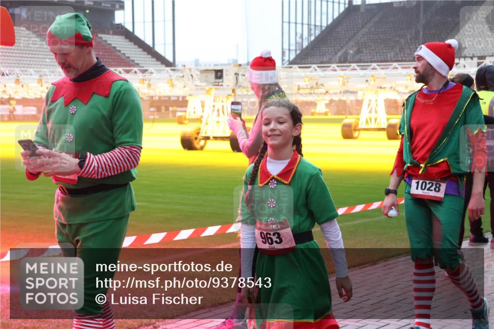 07.12.2025 - St. Pauli X-Mass-Run No. 15 Luisa Fischer http://msf.ph/oto/9378543 07.12.2025 10:04:55 Ziel 15, 963, 1028, 113, 713, 1217, 1291, 1302, 1522, 1701, 1712, 1738, 1871, 2454, 2569, 2570, 3188, 3477, 3894, 3911, 4080, 4553, 4557, 4673 meine-sportfotos.de