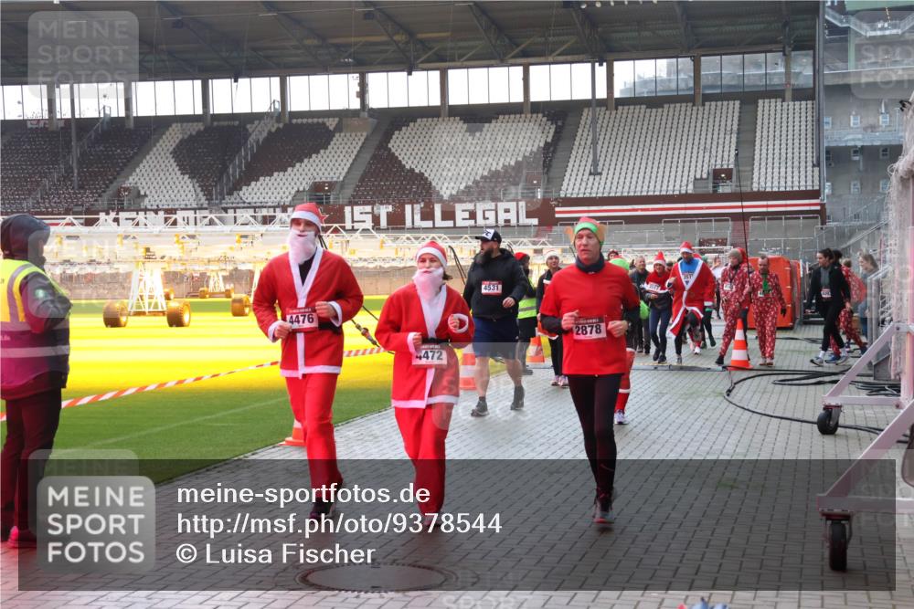 07.12.2025 - St. Pauli X-Mass-Run No. 15 Luisa Fischer http://msf.ph/oto/9378544 07.12.2025 10:30:15 Ziel 4476, 4472, 4531, 2878, 3517, 10, 423, 426, 450, 458, 1039, 1090, 1091, 1198, 1201, 1204, 1209, 1373, 1550, 1669, 1842, 2001, 2369, 2878, 3080, 3115, 3468, 3469, 3470, 3494, 3497, 3516, 3517, 4007, 4009, 4126, 4264, 4266, 4293, 4296, 4440, 4472, 4476, 4531, 4533, 4534, 4546, 4695 meine-sportfotos.de