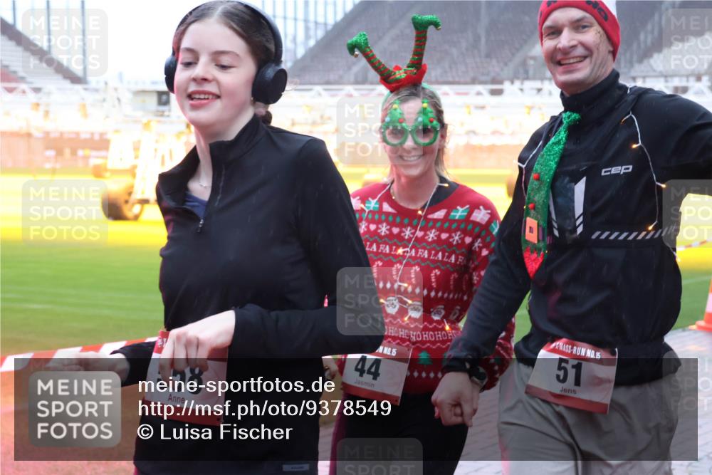07.12.2025 - St. Pauli X-Mass-Run No. 15 Luisa Fischer http://msf.ph/oto/9378549 07.12.2025 11:09:45 Ziel 858, 15, 44, 15, 51, 44, 51, 59, 66, 266, 330, 335, 338, 341, 495, 496, 558, 619, 971, 1084, 1110, 1136, 1138, 1140, 1205, 1211, 1260, 1463, 1477, 1502, 1511, 1574, 1579, 1582, 1641, 1851, 1870, 1945, 1974, 2042, 2070, 2879, 2898, 3151, 4190, 4191 meine-sportfotos.de