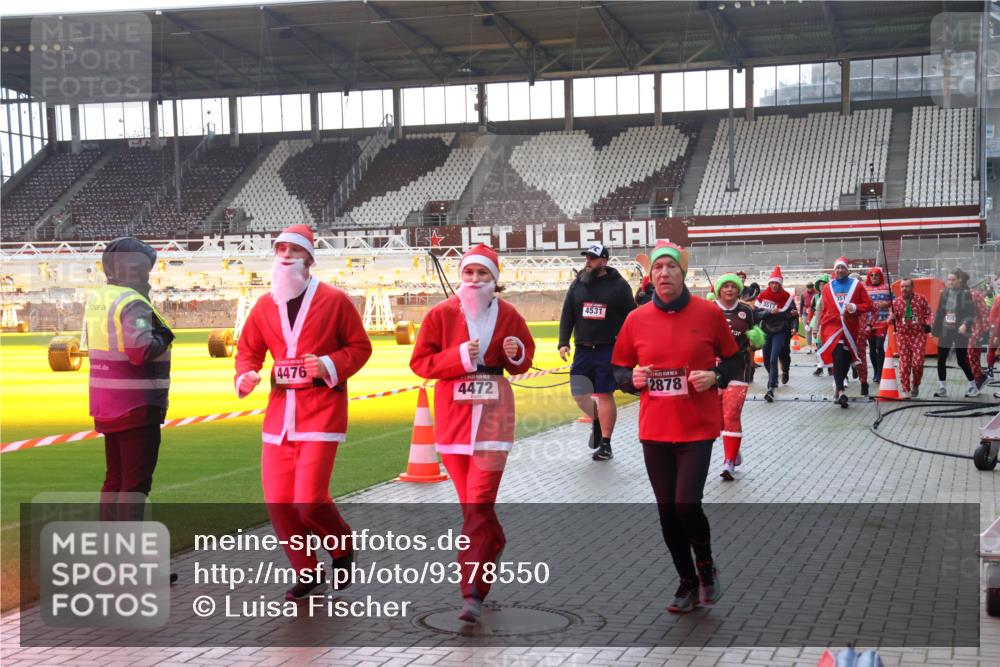 07.12.2025 - St. Pauli X-Mass-Run No. 15 Luisa Fischer http://msf.ph/oto/9378550 07.12.2025 10:30:16 Ziel 4476, 4472, 4531, 2878, 10, 423, 426, 450, 458, 1039, 1090, 1091, 1198, 1201, 1204, 1209, 1373, 1669, 2001, 2369, 2878, 3080, 3468, 3469, 3470, 3494, 3497, 3516, 3517, 4007, 4009, 4126, 4264, 4266, 4293, 4296, 4440, 4472, 4476, 4531, 4533, 4534, 4546, 4695 meine-sportfotos.de