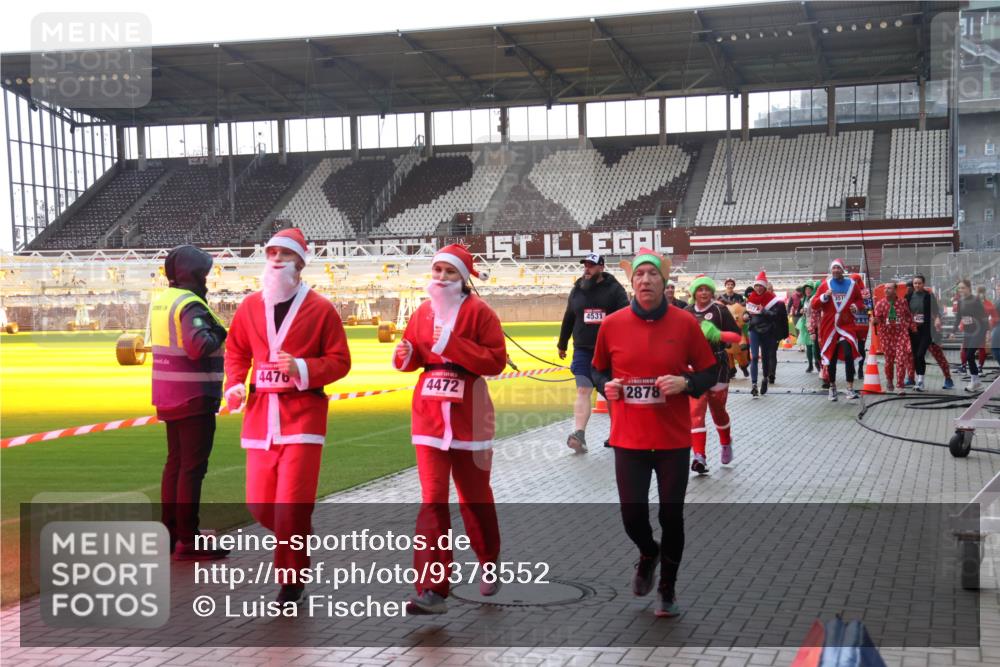 07.12.2025 - St. Pauli X-Mass-Run No. 15 Luisa Fischer http://msf.ph/oto/9378552 07.12.2025 10:30:16 Ziel 4476, 4472, 4531, 2878, 10, 423, 426, 450, 458, 1039, 1090, 1091, 1198, 1201, 1204, 1209, 1373, 1669, 2001, 2369, 2878, 3080, 3468, 3469, 3470, 3494, 3497, 3516, 3517, 4007, 4009, 4126, 4264, 4266, 4293, 4296, 4440, 4472, 4476, 4531, 4533, 4534, 4546, 4695 meine-sportfotos.de