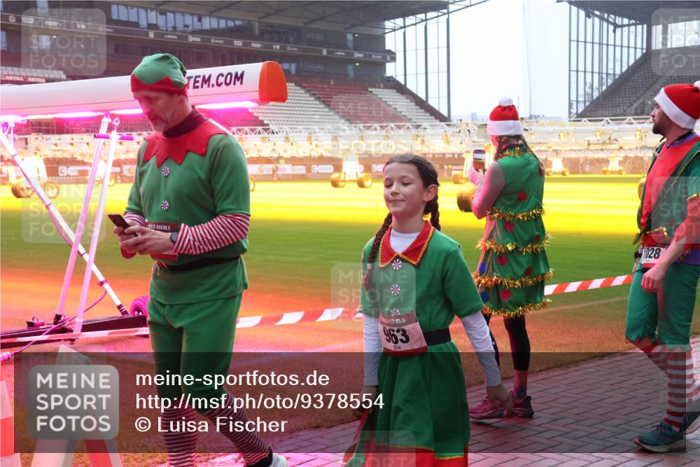 07.12.2025 - St. Pauli X-Mass-Run No. 15 Luisa Fischer http://msf.ph/oto/9378554 07.12.2025 10:04:56 Ziel 15, 15, 963, 1028, 113, 713, 1217, 1291, 1302, 1522, 1701, 1712, 1738, 1871, 2454, 2569, 2570, 3188, 3477, 3894, 3911, 4080, 4553, 4557, 4673 meine-sportfotos.de