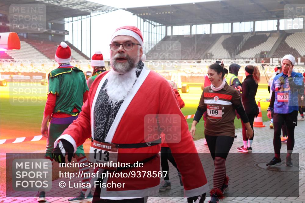 07.12.2025 - St. Pauli X-Mass-Run No. 15 Luisa Fischer http://msf.ph/oto/9378567 07.12.2025 10:04:59 Ziel 15, 113, 709, 1738, 113, 713, 1217, 1291, 1302, 1522, 1701, 1712, 1738, 1871, 2454, 2569, 2570, 3188, 3477, 3894, 3911, 4080, 4553, 4557, 4673 meine-sportfotos.de