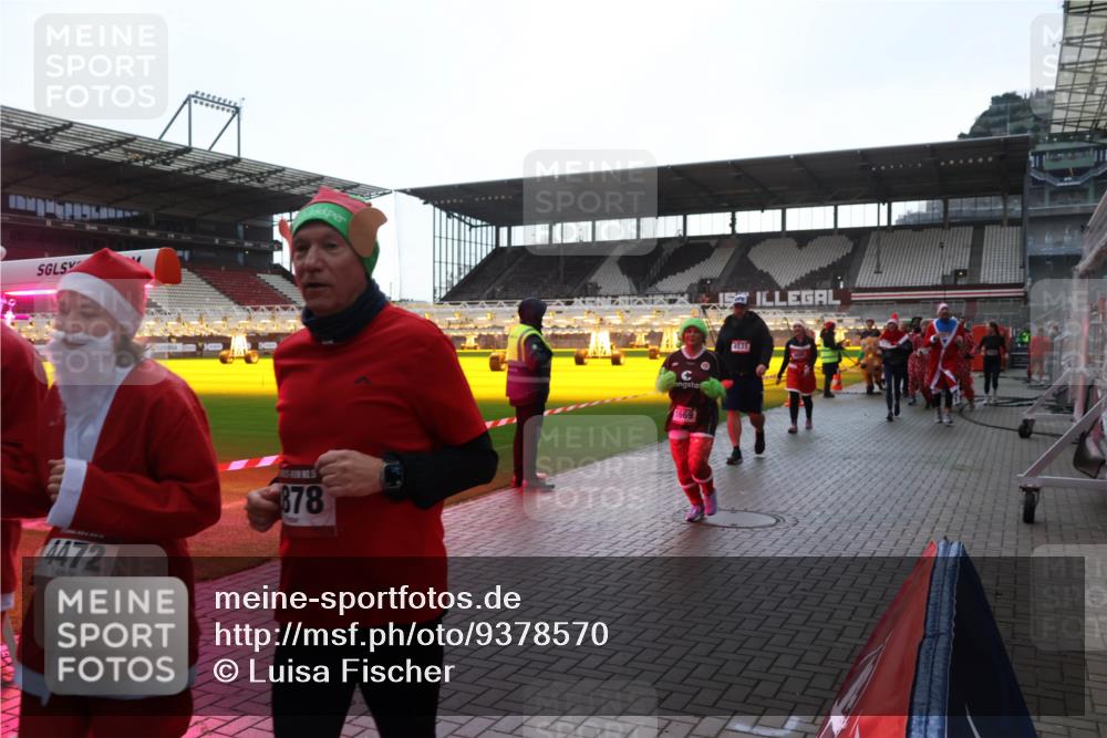 07.12.2025 - St. Pauli X-Mass-Run No. 15 Luisa Fischer http://msf.ph/oto/9378570 07.12.2025 10:30:19 Ziel 4472, 878, 1669, 15, 4531, 10, 423, 426, 450, 458, 1039, 1090, 1091, 1198, 1201, 1204, 1209, 1373, 1669, 1696, 2001, 2369, 2878, 3080, 3468, 3469, 3494, 3497, 3516, 3517, 4007, 4009, 4126, 4264, 4266, 4293, 4296, 4440, 4472, 4476, 4531, 4533, 4534, 4546, 4695 meine-sportfotos.de