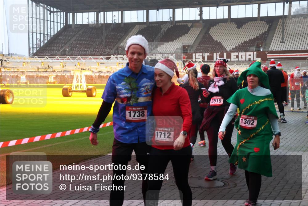 07.12.2025 - St. Pauli X-Mass-Run No. 15 Luisa Fischer http://msf.ph/oto/9378584 07.12.2025 10:05:02 Ziel 1738, 15, 1712, 3519, 15, 1302, 2570, 113, 713, 1217, 1291, 1302, 1522, 1701, 1712, 1738, 1871, 2454, 2569, 2570, 3188, 3477, 3894, 3911, 4080, 4553, 4557, 4673 meine-sportfotos.de