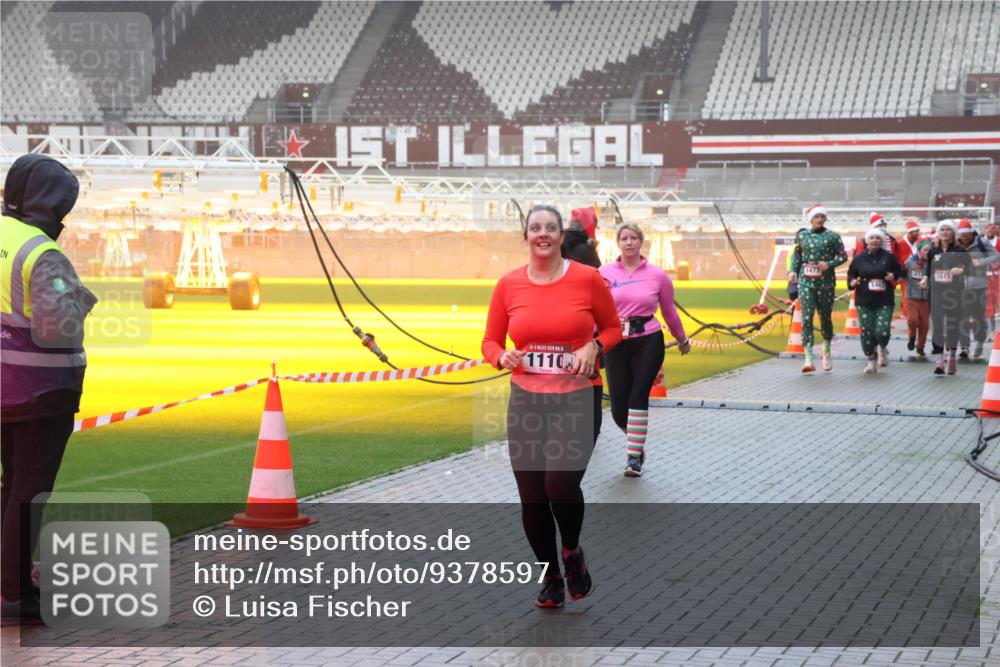 07.12.2025 - St. Pauli X-Mass-Run No. 15 Luisa Fischer http://msf.ph/oto/9378597 07.12.2025 11:09:47 Ziel 1110, 1477, 1641, 44, 51, 59, 66, 266, 330, 335, 338, 341, 495, 496, 558, 619, 971, 1084, 1110, 1136, 1138, 1140, 1205, 1211, 1260, 1463, 1477, 1502, 1511, 1574, 1579, 1582, 1641, 1851, 1870, 1945, 1974, 2042, 2070, 2879, 2898, 3151, 4190, 4191 meine-sportfotos.de