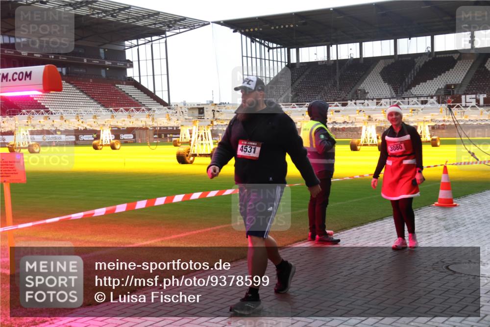 07.12.2025 - St. Pauli X-Mass-Run No. 15 Luisa Fischer http://msf.ph/oto/9378599 07.12.2025 10:30:22 Ziel 4531, 3080, 10, 423, 426, 1039, 1090, 1091, 1198, 1201, 1204, 1209, 1669, 1696, 2369, 2878, 3080, 3468, 3469, 3494, 3497, 3516, 3517, 4007, 4009, 4126, 4264, 4266, 4293, 4296, 4440, 4472, 4476, 4531, 4533, 4534, 4546, 4695 meine-sportfotos.de
