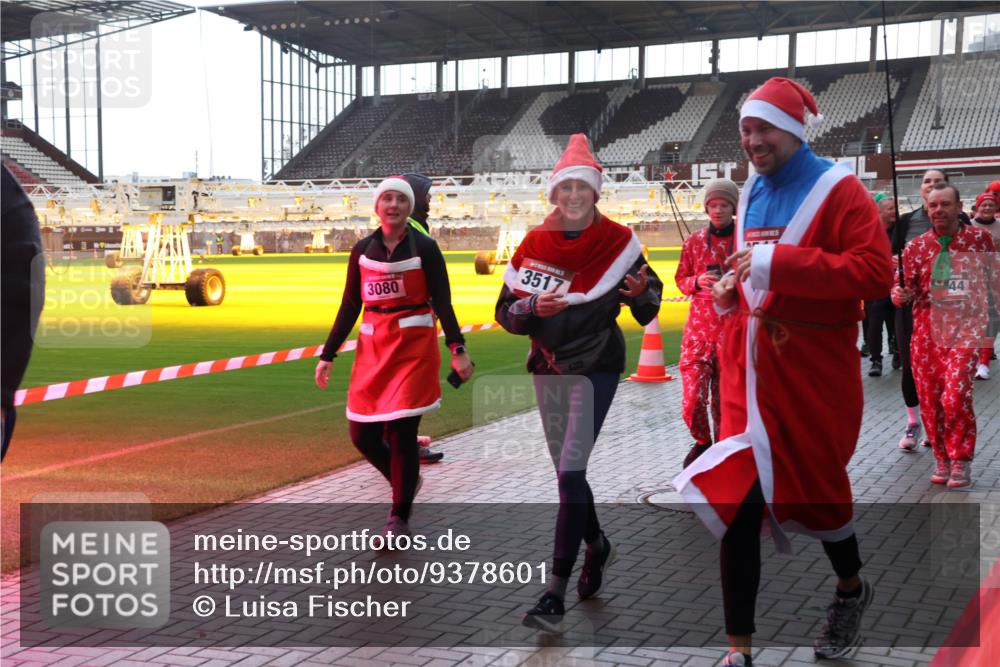 07.12.2025 - St. Pauli X-Mass-Run No. 15 Luisa Fischer http://msf.ph/oto/9378601 07.12.2025 10:30:24 Ziel 3080, 3517, 44, 10, 423, 426, 1039, 1090, 1091, 1198, 1201, 1204, 1209, 1669, 1696, 2369, 2878, 3080, 3468, 3469, 3494, 3497, 3516, 3517, 4009, 4126, 4293, 4296, 4472, 4476, 4533, 4534, 4546 meine-sportfotos.de