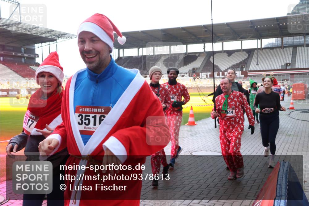 07.12.2025 - St. Pauli X-Mass-Run No. 15 Luisa Fischer http://msf.ph/oto/9378613 07.12.2025 10:30:25 Ziel 5, 3517, 15, 351, 40, 044, 10, 423, 426, 1039, 1090, 1091, 1198, 1201, 1204, 1209, 1669, 1696, 2369, 2878, 3080, 3468, 3469, 3494, 3497, 3516, 3517, 4126, 4293, 4296, 4472, 4476, 4533, 4534, 4546 meine-sportfotos.de