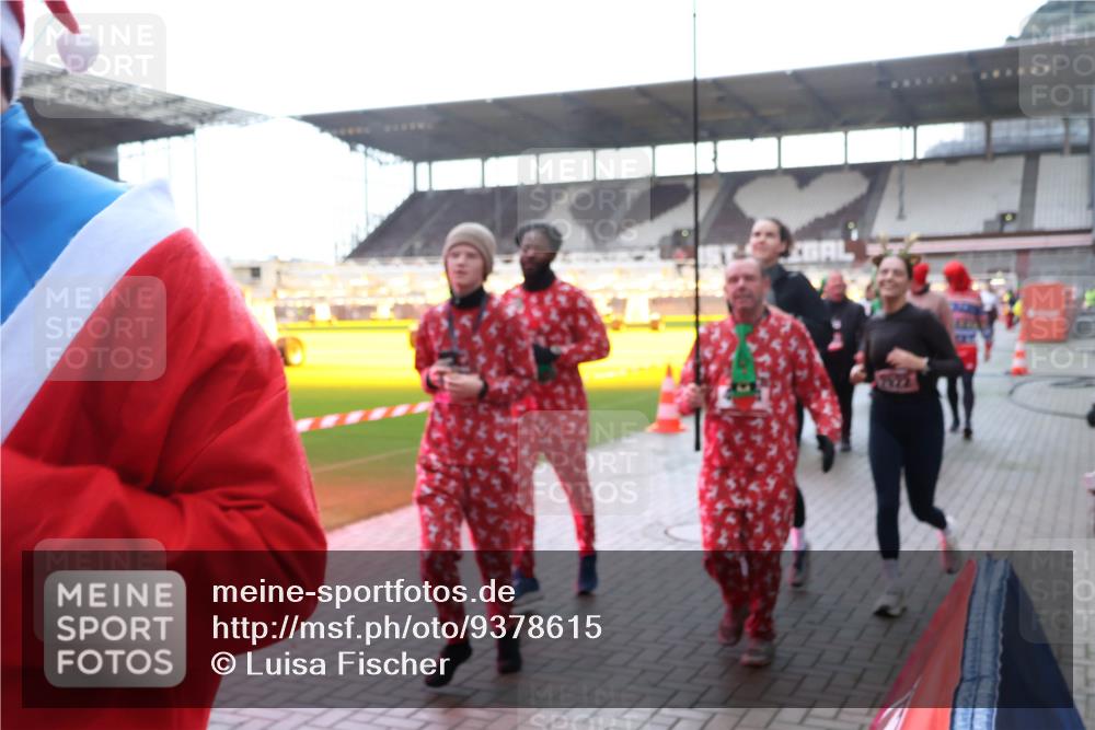 07.12.2025 - St. Pauli X-Mass-Run No. 15 Luisa Fischer http://msf.ph/oto/9378615 07.12.2025 10:30:25 Ziel 10, 423, 426, 1039, 1090, 1091, 1198, 1201, 1204, 1209, 1669, 1696, 2369, 2878, 3080, 3468, 3469, 3494, 3497, 3516, 3517, 4126, 4293, 4296, 4472, 4476, 4533, 4534, 4546 meine-sportfotos.de