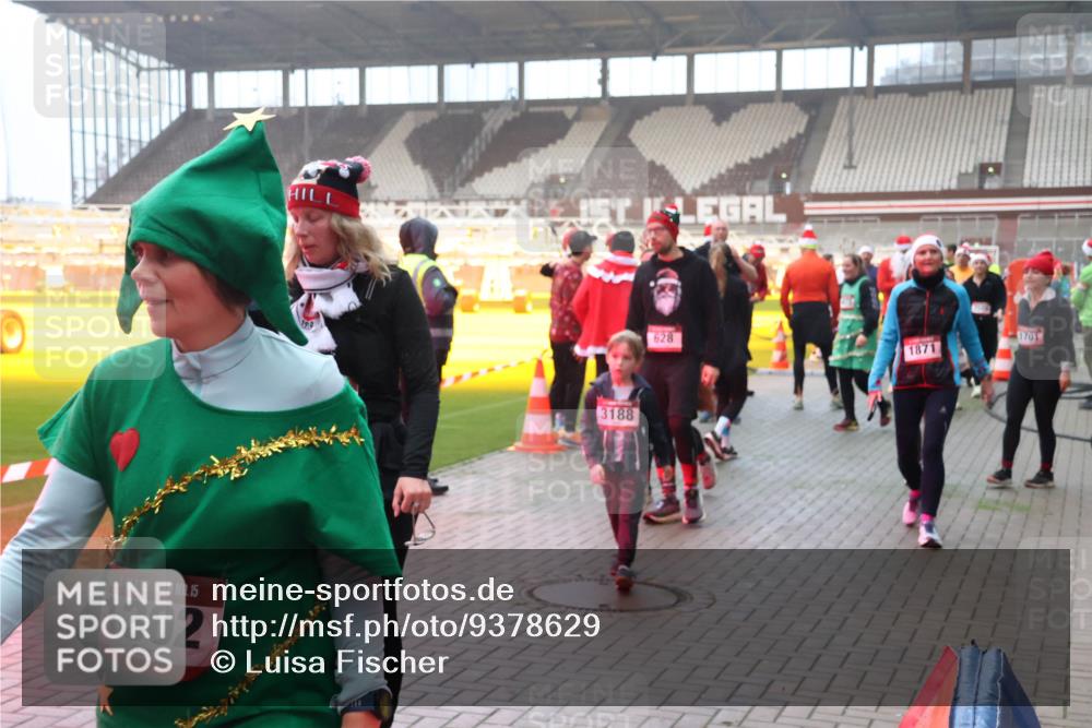 07.12.2025 - St. Pauli X-Mass-Run No. 15 Luisa Fischer http://msf.ph/oto/9378629 07.12.2025 10:05:05 Ziel 15, 1302, 1, 3188, 628, 1871, 1701, 113, 713, 1217, 1291, 1302, 1522, 1701, 1712, 1738, 1871, 1973, 1991, 2168, 2249, 2454, 2569, 2570, 3188, 3477, 3894, 3911, 4080, 4553, 4557, 4673 meine-sportfotos.de