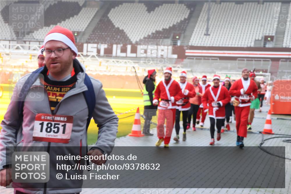 07.12.2025 - St. Pauli X-Mass-Run No. 15 Luisa Fischer http://msf.ph/oto/9378632 07.12.2025 11:10:00 Ziel 1851, 44, 51, 59, 66, 266, 330, 558, 696, 720, 737, 814, 863, 971, 1084, 1110, 1157, 1163, 1260, 1463, 1477, 1574, 1579, 1582, 1641, 1851, 1870, 1945, 1974, 2042, 3151, 4190, 4191 meine-sportfotos.de