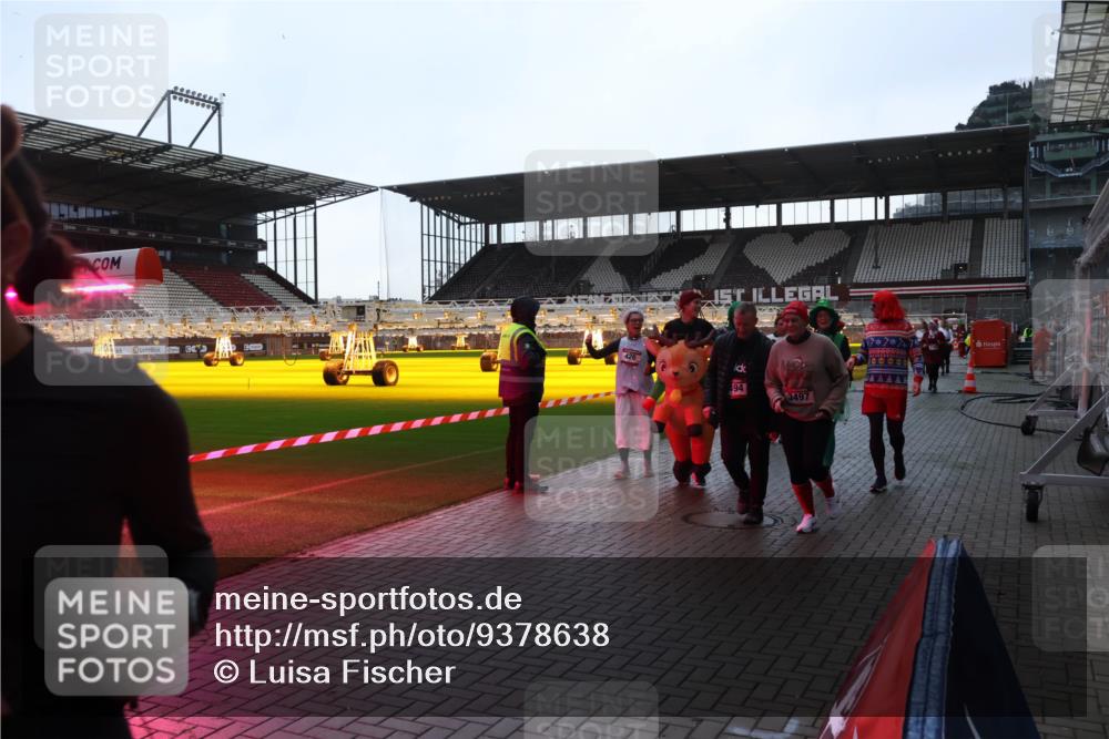 07.12.2025 - St. Pauli X-Mass-Run No. 15 Luisa Fischer http://msf.ph/oto/9378638 07.12.2025 10:30:28 Ziel 426, 94, 3497, 10, 423, 426, 1090, 1091, 1198, 1201, 1204, 1209, 1669, 1696, 2369, 2878, 3468, 3469, 3494, 3497, 3516, 3517, 4126, 4472, 4476, 4533, 4534, 4546 meine-sportfotos.de