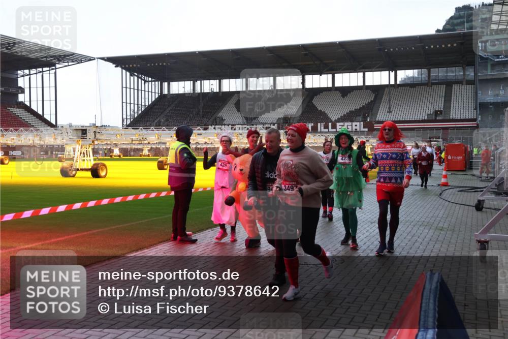 07.12.2025 - St. Pauli X-Mass-Run No. 15 Luisa Fischer http://msf.ph/oto/9378642 07.12.2025 10:30:29 Ziel 426, 94, 3497, 039, 423, 10, 423, 426, 1090, 1091, 1198, 1201, 1204, 1209, 1669, 1696, 2369, 2878, 3468, 3469, 3494, 3497, 3516, 3517, 4126, 4472, 4476, 4533, 4534, 4546 meine-sportfotos.de