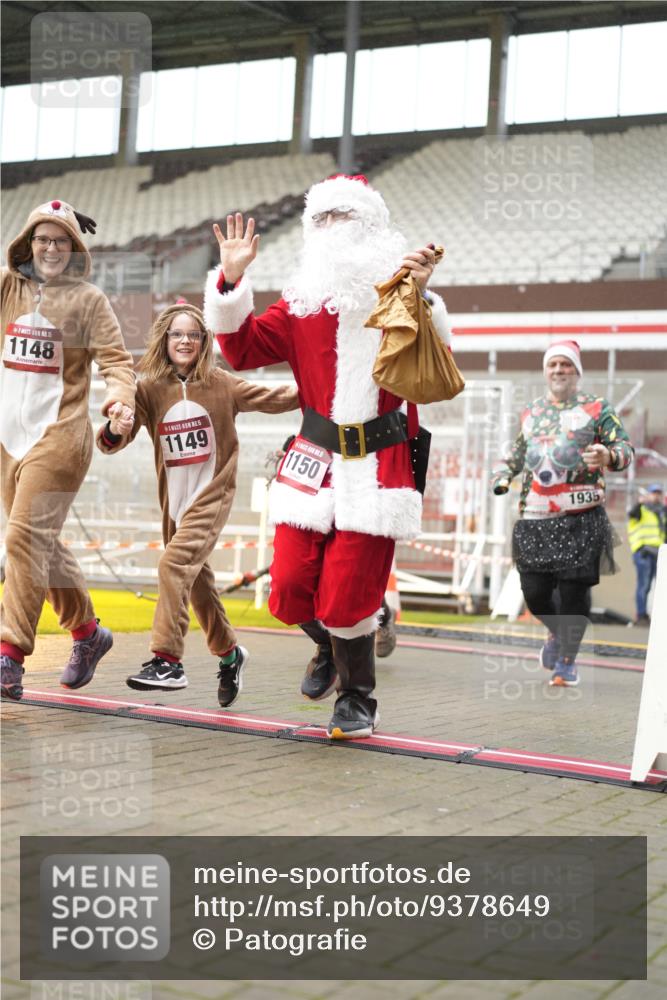 07.12.2025 - St. Pauli X-Mass-Run No. 15 Patografie http://msf.ph/oto/9378649 07.12.2025 10:10:54 Ziel 57, 979, 983, 1148, 1149, 1150, 1426, 1768, 1929, 1935, 2530 meine-sportfotos.de