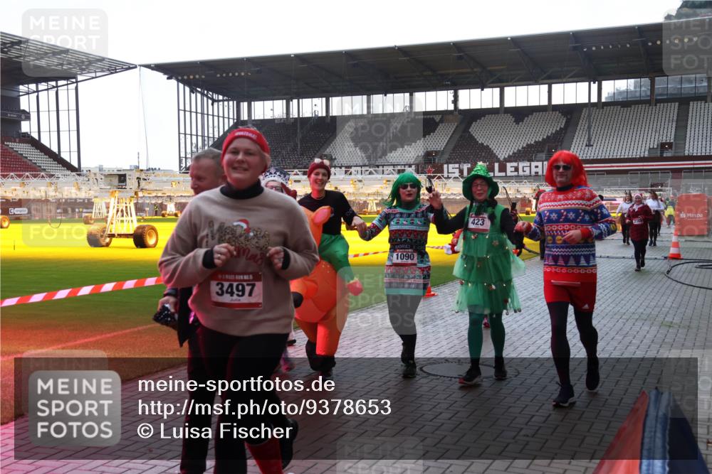 07.12.2025 - St. Pauli X-Mass-Run No. 15 Luisa Fischer http://msf.ph/oto/9378653 07.12.2025 10:30:30 Ziel 3497, 1090, 35, 423, 000000, 10, 423, 426, 1090, 1091, 1198, 1201, 1204, 1209, 1669, 1696, 2369, 2878, 3468, 3469, 3494, 3497, 3516, 3517, 4472, 4476, 4533, 4534, 4546 meine-sportfotos.de