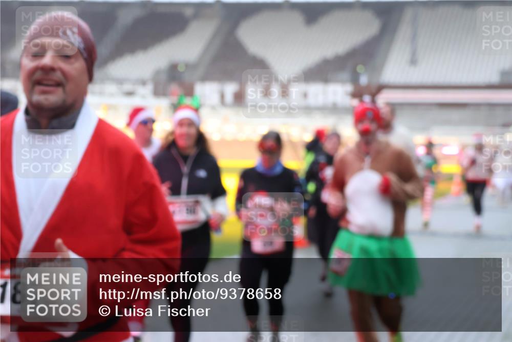07.12.2025 - St. Pauli X-Mass-Run No. 15 Luisa Fischer http://msf.ph/oto/9378658 07.12.2025 11:10:06 Ziel 187, 44, 51, 59, 66, 266, 330, 558, 696, 720, 737, 755, 814, 863, 971, 1084, 1110, 1157, 1163, 1260, 1463, 1477, 1579, 1582, 1641, 1851, 1870, 1945, 1974, 2042, 3151, 4190, 4191 meine-sportfotos.de