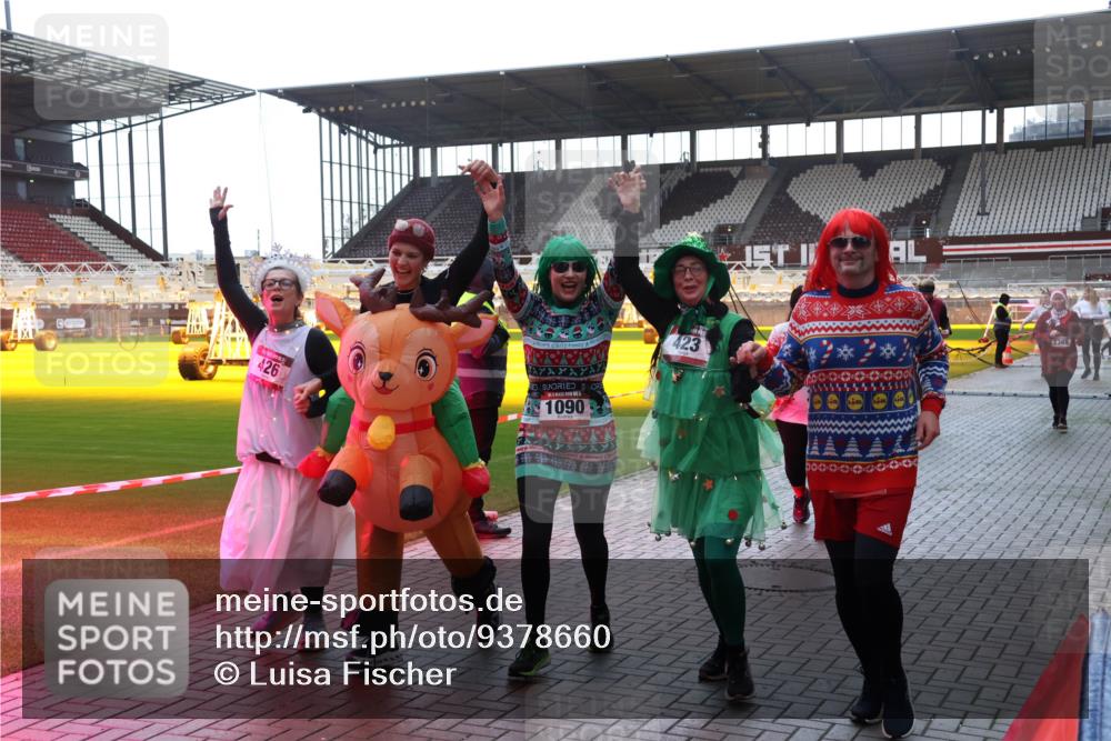 07.12.2025 - St. Pauli X-Mass-Run No. 15 Luisa Fischer http://msf.ph/oto/9378660 07.12.2025 10:30:31 Ziel 426, 1090, 423, 2369, 10, 423, 426, 1090, 1091, 1198, 1201, 1204, 1209, 1669, 1696, 2369, 2878, 3494, 3497, 3516, 3517, 4472, 4476, 4533, 4534, 4546 meine-sportfotos.de