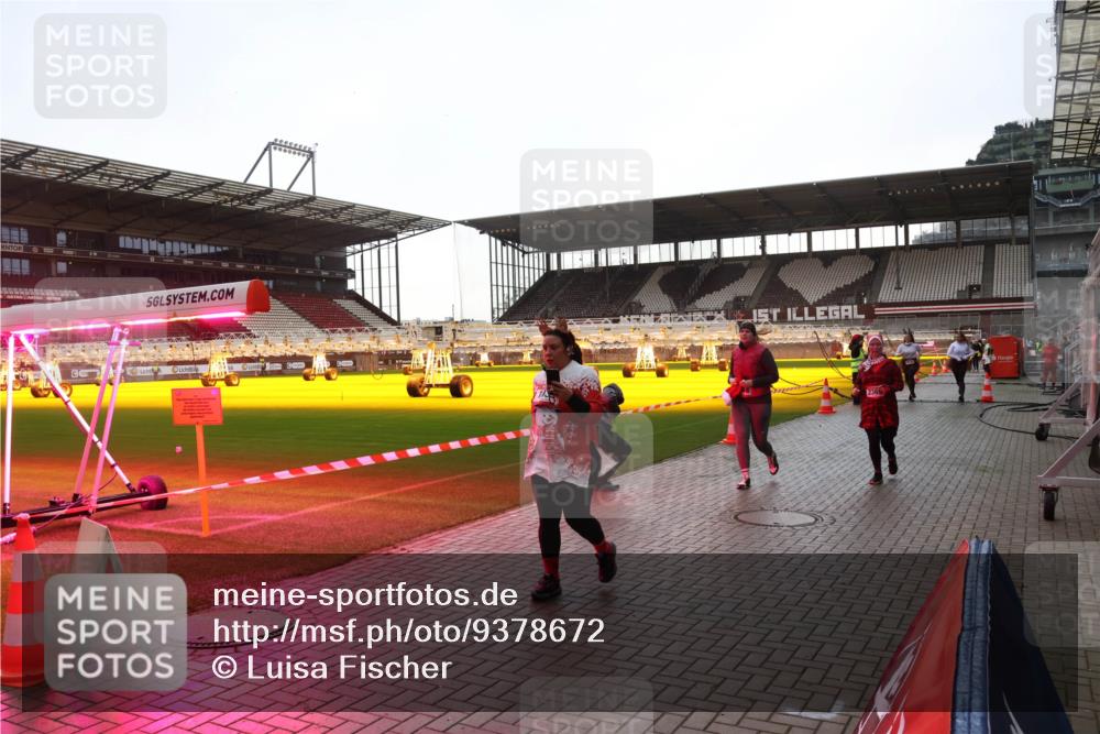 07.12.2025 - St. Pauli X-Mass-Run No. 15 Luisa Fischer http://msf.ph/oto/9378672 07.12.2025 10:30:34 Ziel 2369, 10, 423, 426, 1090, 1091, 1669, 1696, 2369, 2878, 2910, 3494, 3497, 3516, 3517, 4472, 4476, 4533, 4534, 4546 meine-sportfotos.de