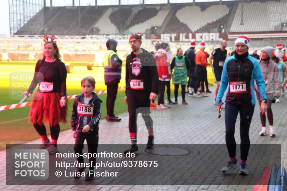 07.12.2025 - St. Pauli X-Mass-Run No. 15 Luisa Fischer http://msf.ph/oto/9378675 07.12.2025 10:05:07 Ziel 626, 3188, 628, 1871, 113, 713, 1217, 1291, 1302, 1522, 1701, 1712, 1738, 1871, 1973, 1991, 2168, 2249, 2454, 2569, 2570, 3188, 3477, 3894, 3911, 4080, 4553, 4557, 4673 meine-sportfotos.de
