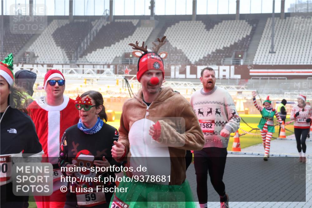 07.12.2025 - St. Pauli X-Mass-Run No. 15 Luisa Fischer http://msf.ph/oto/9378681 07.12.2025 11:10:08 Ziel 15, 10, 66, 15, 59, 15, 1582, 1157, 814, 44, 51, 59, 66, 266, 330, 696, 720, 737, 753, 755, 814, 863, 971, 1084, 1110, 1157, 1163, 1463, 1477, 1579, 1582, 1641, 1851, 1870, 1945, 1974, 2042, 3151, 4190, 4191 meine-sportfotos.de
