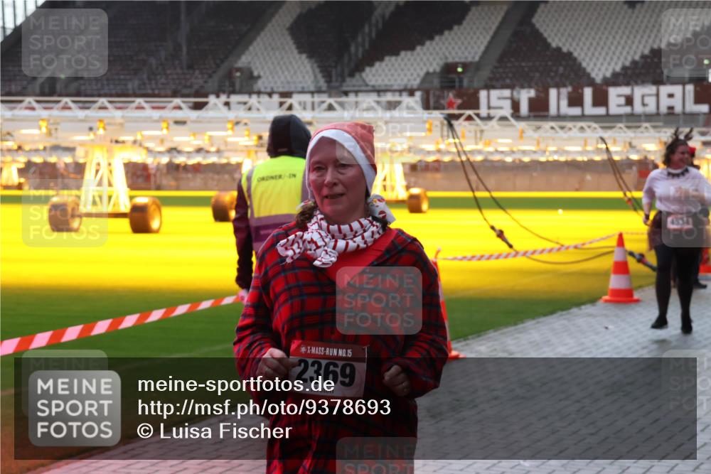 07.12.2025 - St. Pauli X-Mass-Run No. 15 Luisa Fischer http://msf.ph/oto/9378693 07.12.2025 10:30:37 Ziel 15, 2369, 4534, 10, 423, 426, 1090, 1091, 1669, 1696, 2369, 2910, 3494, 3497, 3516, 3517, 4533, 4534, 4546 meine-sportfotos.de
