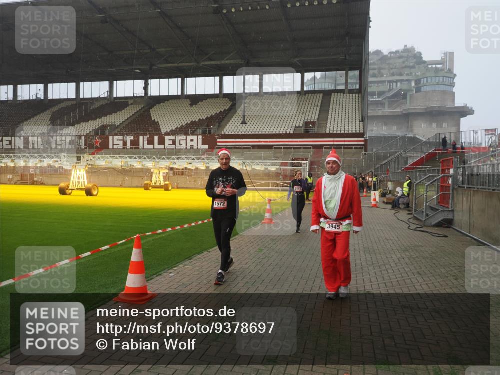 07.12.2025 - St. Pauli X-Mass-Run No. 15 Fabian Wolf http://msf.ph/oto/9378697 07.12.2025 10:07:11 Ziel 421, 792, 1572, 2983, 3414, 3945, 4354 meine-sportfotos.de