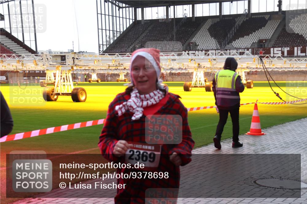 07.12.2025 - St. Pauli X-Mass-Run No. 15 Luisa Fischer http://msf.ph/oto/9378698 07.12.2025 10:30:37 Ziel 2369, 10, 423, 426, 1090, 1091, 1669, 1696, 2369, 2910, 3494, 3497, 3516, 3517, 4533, 4534, 4546 meine-sportfotos.de