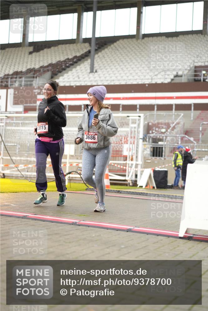 07.12.2025 - St. Pauli X-Mass-Run No. 15 Patografie http://msf.ph/oto/9378700 07.12.2025 10:11:08 Ziel 1148, 1149, 1150, 1929, 1935, 1969, 3815 meine-sportfotos.de