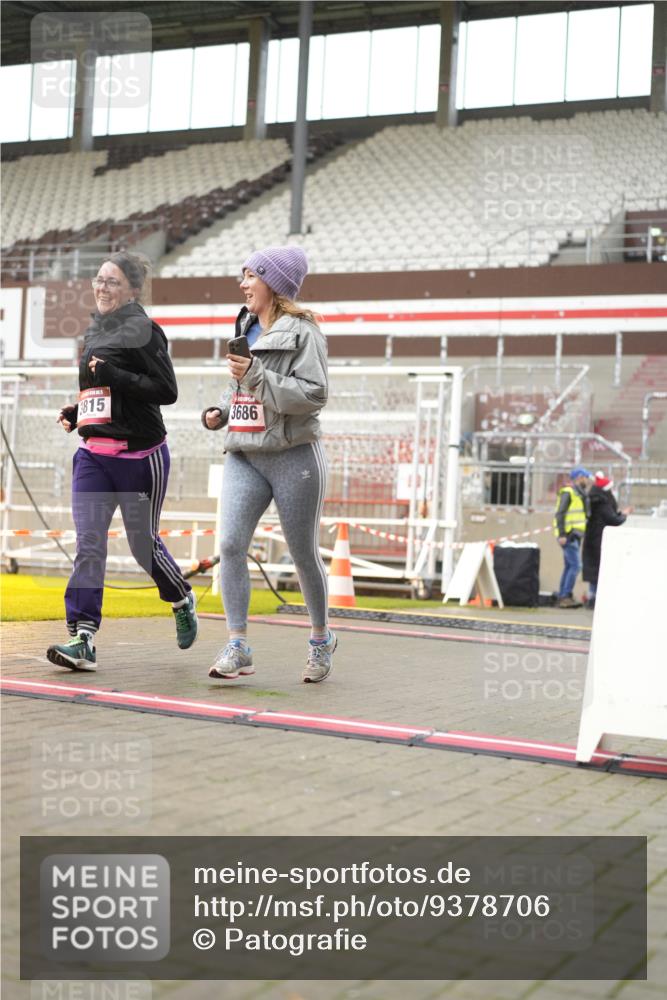 07.12.2025 - St. Pauli X-Mass-Run No. 15 Patografie http://msf.ph/oto/9378706 07.12.2025 10:11:08 Ziel 1148, 1149, 1150, 1929, 1935, 1969, 3815 meine-sportfotos.de