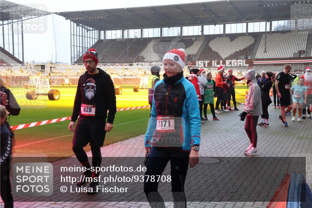 07.12.2025 - St. Pauli X-Mass-Run No. 15 Luisa Fischer http://msf.ph/oto/9378708 07.12.2025 10:05:09 Ziel 628, 1871, 4673, 1425, 2570, 113, 713, 1217, 1291, 1302, 1522, 1701, 1712, 1738, 1871, 1973, 1991, 2168, 2249, 2454, 2569, 2570, 2856, 2866, 3188, 3477, 3894, 3911, 4080, 4553, 4557, 4673 meine-sportfotos.de