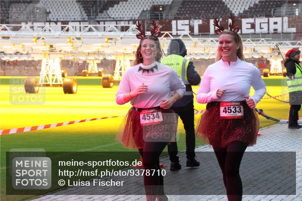 07.12.2025 - St. Pauli X-Mass-Run No. 15 Luisa Fischer http://msf.ph/oto/9378710 07.12.2025 10:30:39 Ziel 4534, 5, 4533, 10, 423, 426, 1090, 1091, 1669, 1696, 2369, 2910, 3494, 4533, 4534, 4546 meine-sportfotos.de