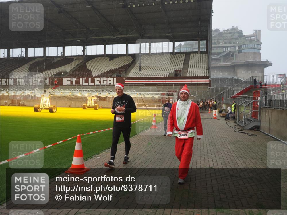 07.12.2025 - St. Pauli X-Mass-Run No. 15 Fabian Wolf http://msf.ph/oto/9378711 07.12.2025 10:07:11 Ziel 421, 792, 1572, 2983, 3414, 3945, 4354 meine-sportfotos.de
