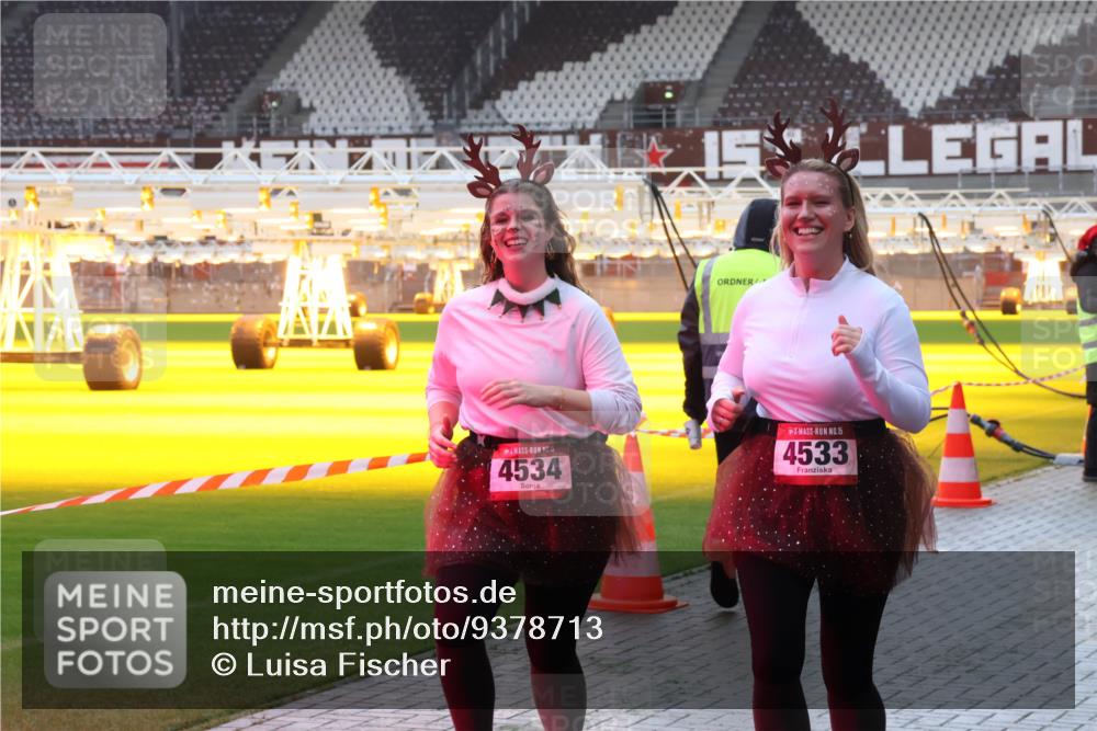 07.12.2025 - St. Pauli X-Mass-Run No. 15 Luisa Fischer http://msf.ph/oto/9378713 07.12.2025 10:30:40 Ziel 4534, 15, 4533, 10, 423, 426, 1090, 1091, 1696, 2369, 2910, 4533, 4534, 4546 meine-sportfotos.de