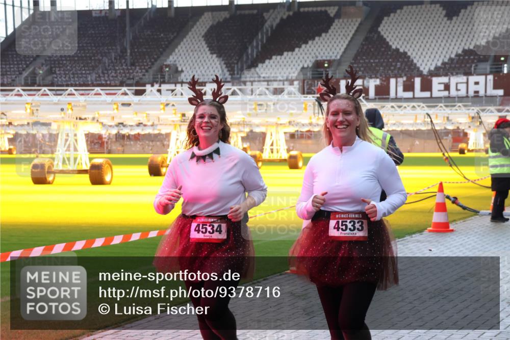 07.12.2025 - St. Pauli X-Mass-Run No. 15 Luisa Fischer http://msf.ph/oto/9378716 07.12.2025 10:30:40 Ziel 4534, 15, 4533, 10, 423, 426, 1090, 1091, 1696, 2369, 2910, 4533, 4534, 4546 meine-sportfotos.de