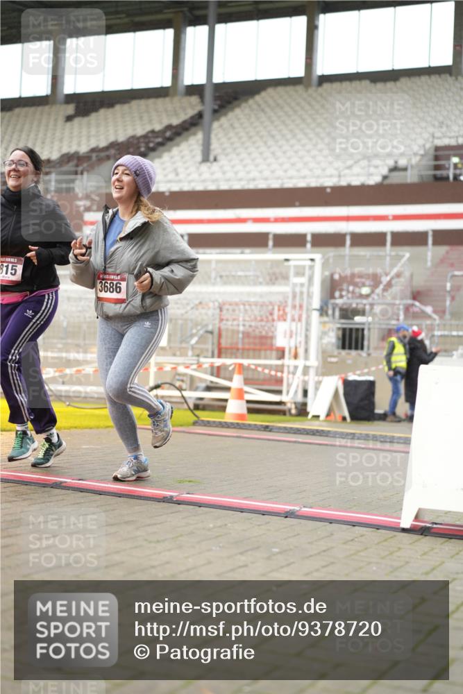 07.12.2025 - St. Pauli X-Mass-Run No. 15 Patografie http://msf.ph/oto/9378720 07.12.2025 10:11:08 Ziel 1148, 1149, 1150, 1929, 1935, 1969, 3815 meine-sportfotos.de